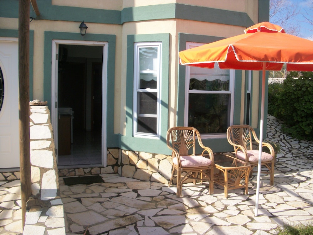 Zest @ Xi Beach — Hotel building in Mantzavinata, Ionian Islands