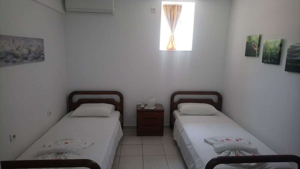 Zest @ Xi Beach — Hotel rooms in Mantzavinata, Ionian Islands