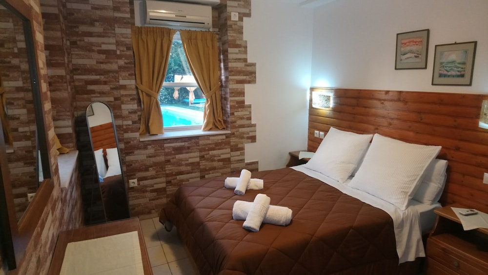 Zest @ Xi Beach — Hotel rooms in Mantzavinata, Ionian Islands