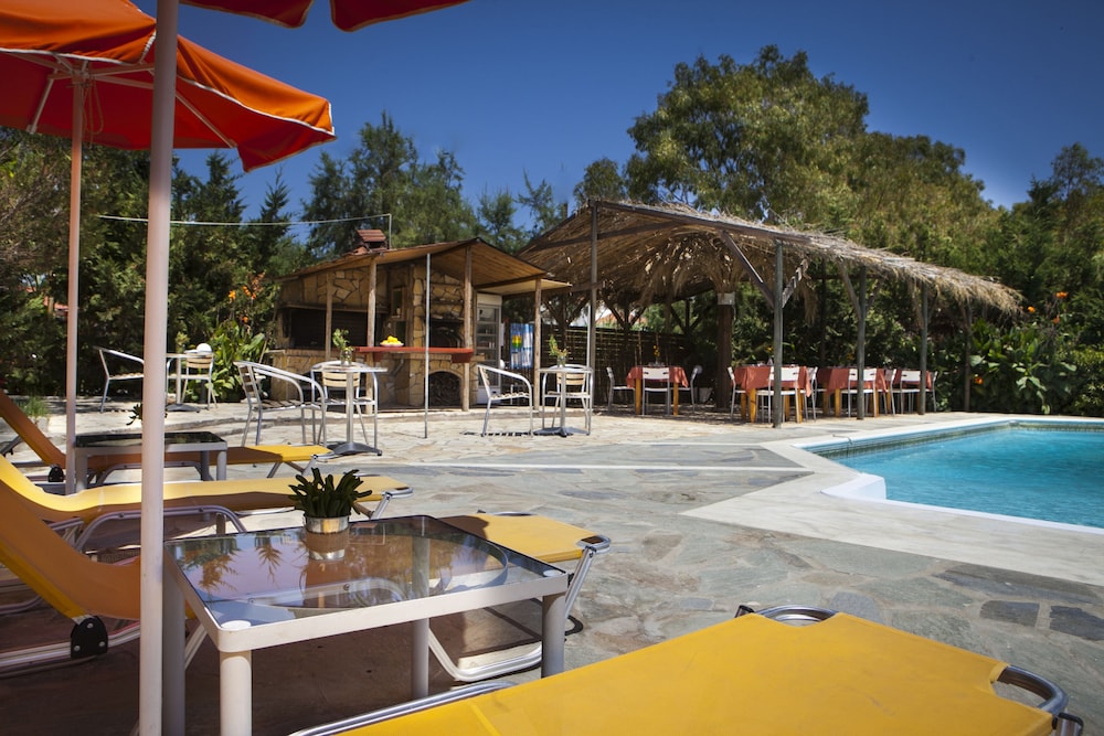 Zest @ Xi Beach — Restaurant & bars in Mantzavinata, Ionian Islands
