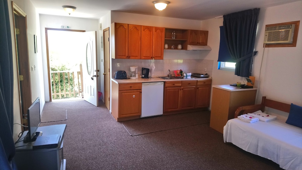 Zest @ Xi Beach — Hotel rooms in Mantzavinata, Ionian Islands