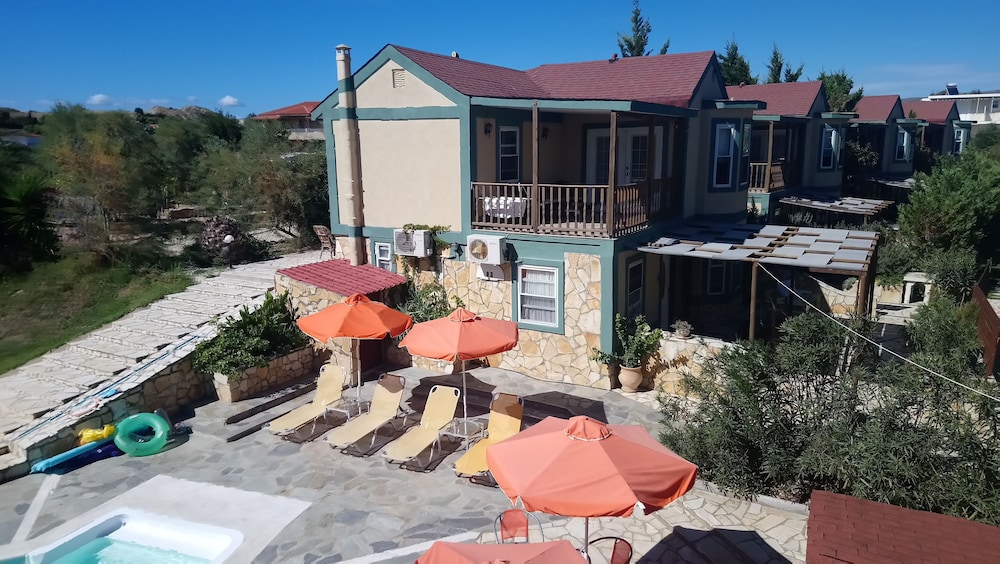 Zest @ Xi Beach — Hotel building in Mantzavinata, Ionian Islands