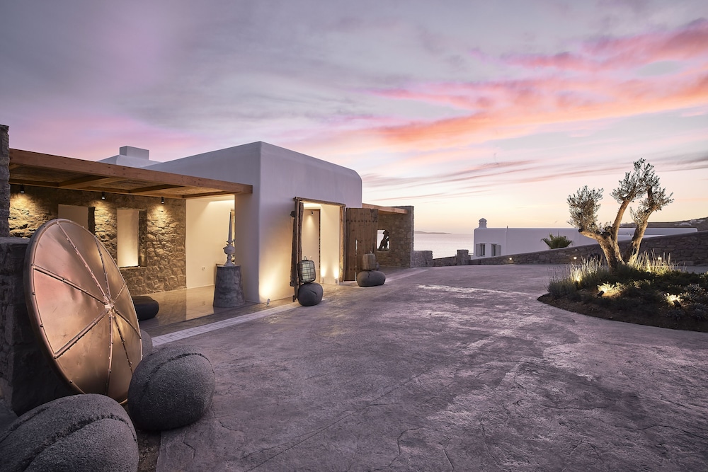 Amazon Mykonos Resort & Spa — Hotel building in Ornos, South Aegean