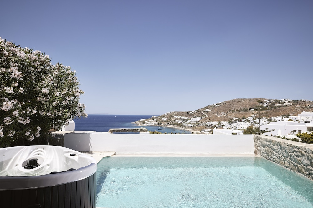 Amazon Mykonos Resort & Spa — Swimming pool in Ornos, South Aegean