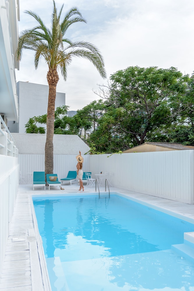 Azure Mare Hotel — Swimming pool in Hersonissos