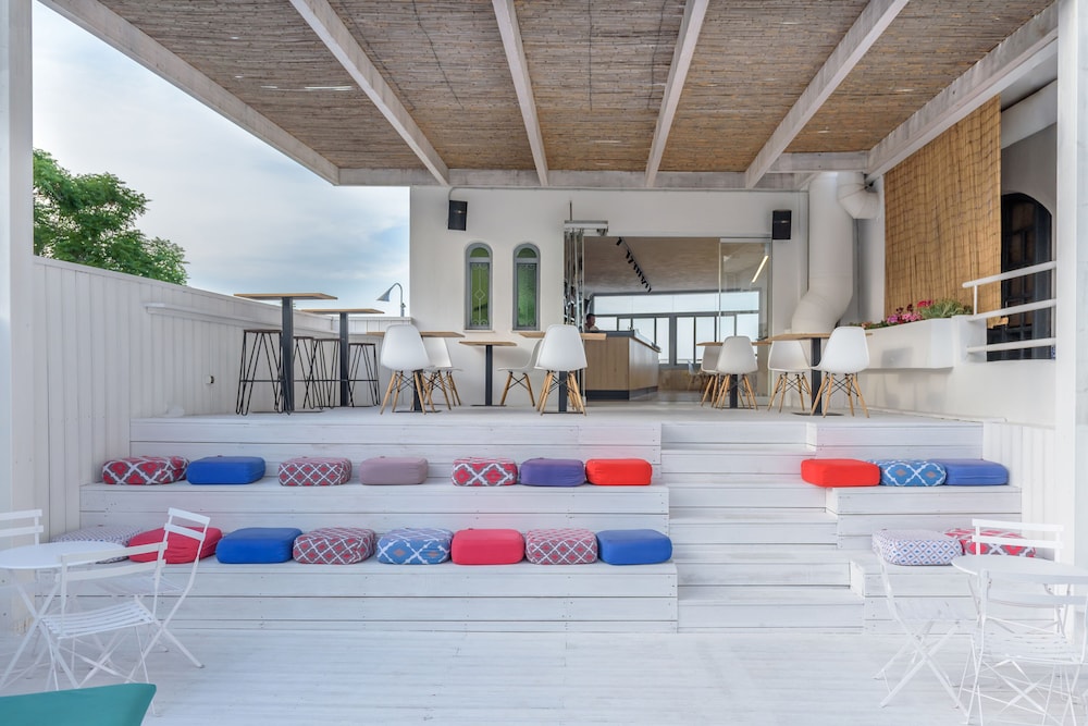 Azure Mare Hotel — Restaurant & bars in Hersonissos