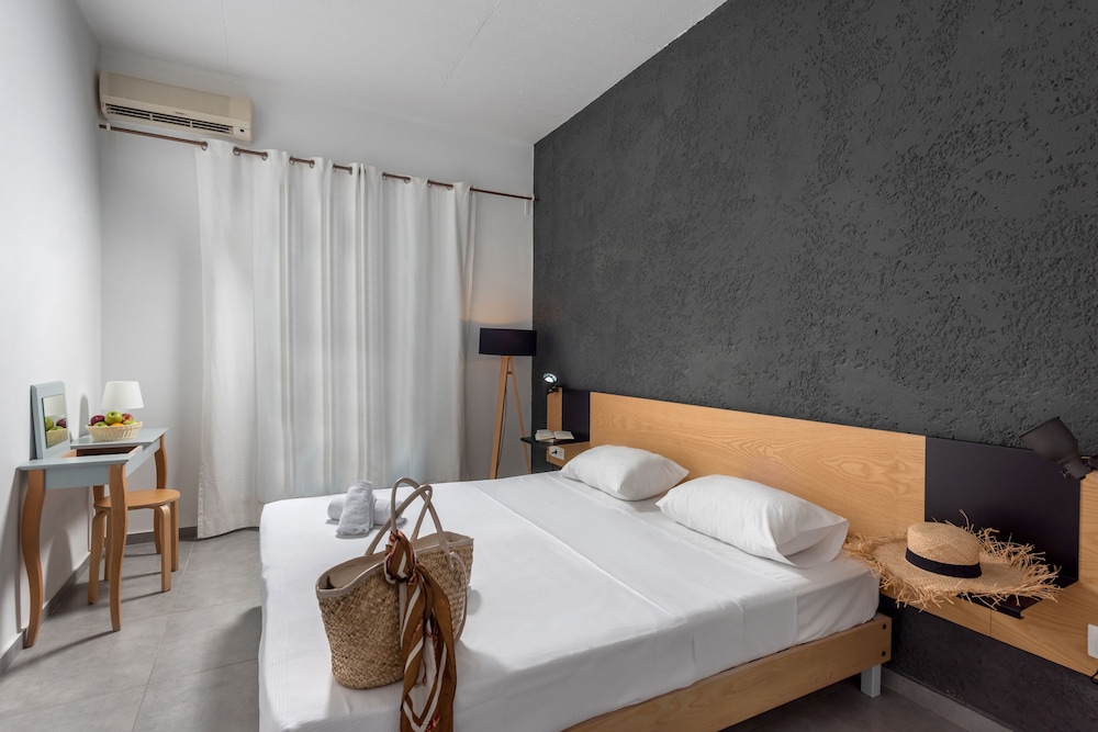 Azure Mare Hotel — Hotel rooms in Hersonissos