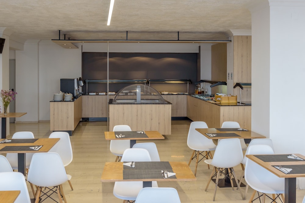Azure Mare Hotel — Restaurant & bars in Hersonissos