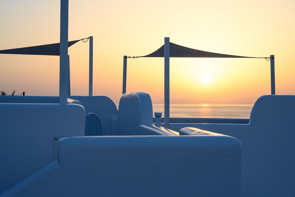 Sole d'oro Luxury Suites — Beach in Oia, South Aegean
