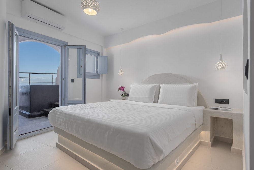 Sole d'oro Luxury Suites — Hotel rooms in Oia, South Aegean