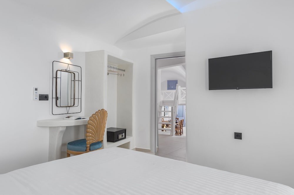 Sole d'oro Luxury Suites — Hotel rooms in Oia, South Aegean