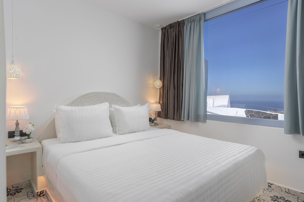 Sole d'oro Luxury Suites — Hotel rooms in Oia, South Aegean