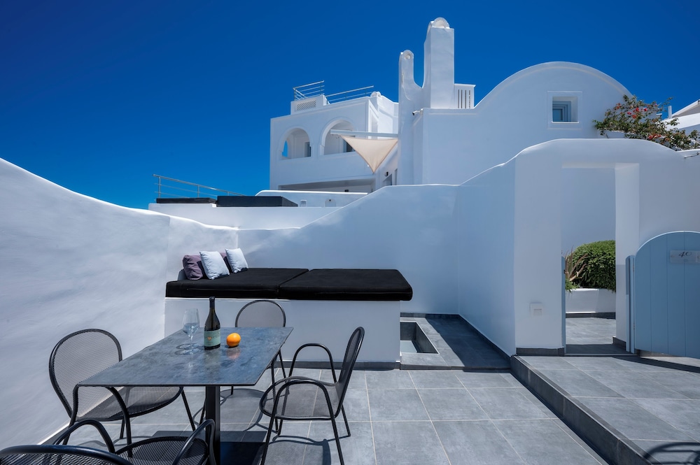 Sole d'oro Luxury Suites — Restaurant & bars in Oia, South Aegean