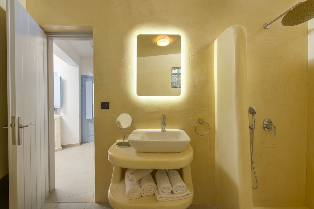 Sole d'oro Luxury Suites — Hotel rooms in Oia, South Aegean