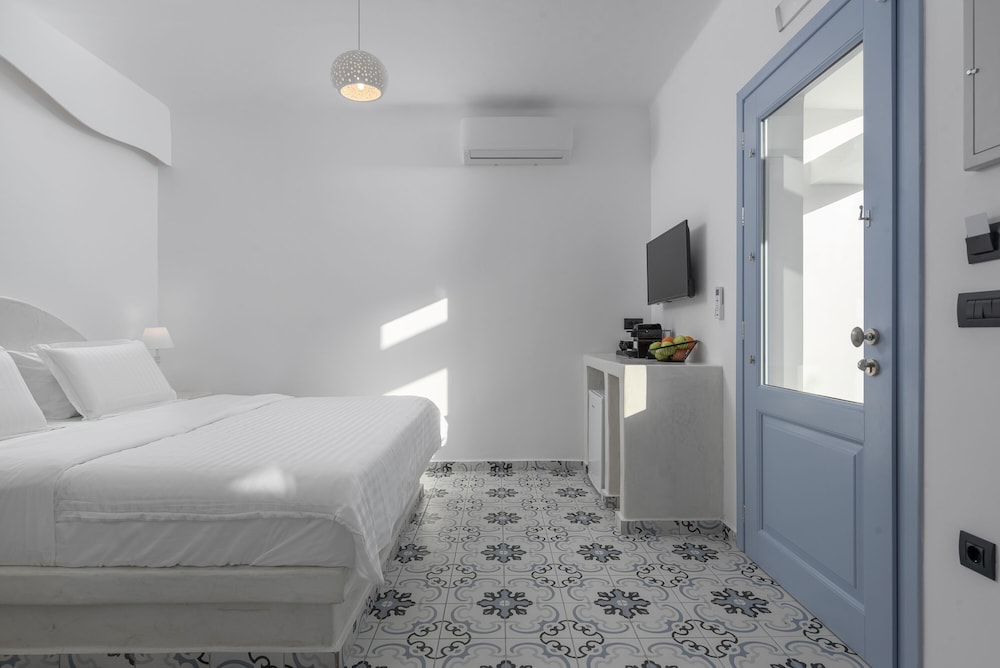 Sole d'oro Luxury Suites — Hotel rooms in Oia, South Aegean