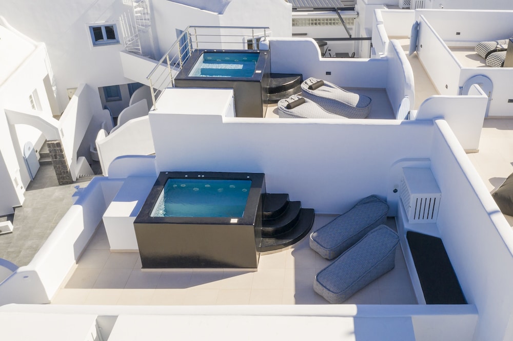 Sole d'oro Luxury Suites — Hotel rooms in Oia, South Aegean