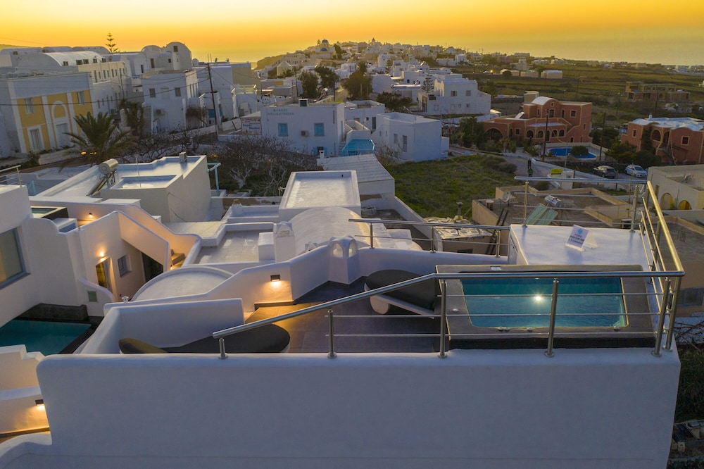 Sole d'oro Luxury Suites — Hotel rooms in Oia, South Aegean