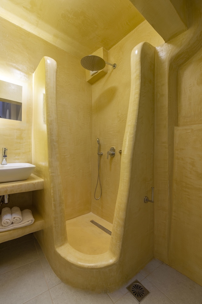 Sole d'oro Luxury Suites — Hotel rooms in Oia, South Aegean