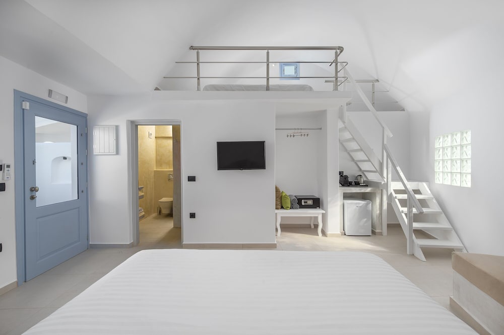 Sole d'oro Luxury Suites — Hotel rooms in Oia, South Aegean