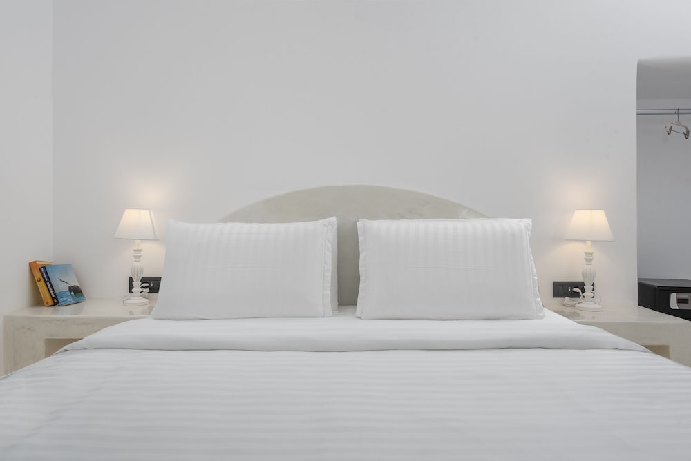 Sole d'oro Luxury Suites — Hotel rooms in Oia, South Aegean