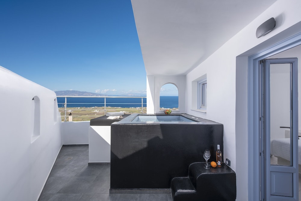 Sole d'oro Luxury Suites — Hotel rooms in Oia, South Aegean