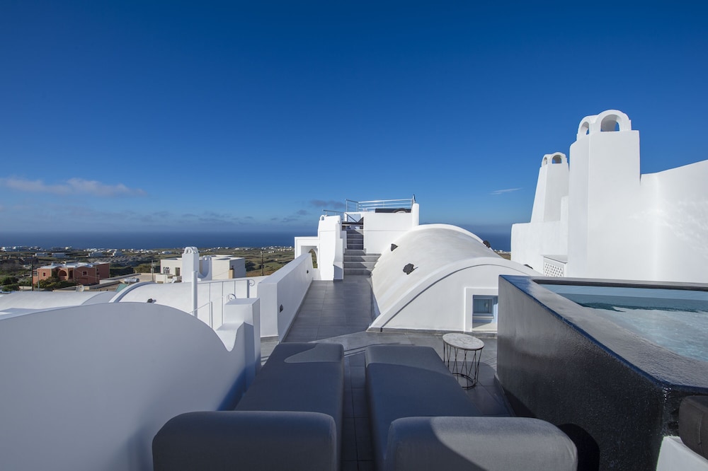 Sole d'oro Luxury Suites — Hotel rooms in Oia, South Aegean