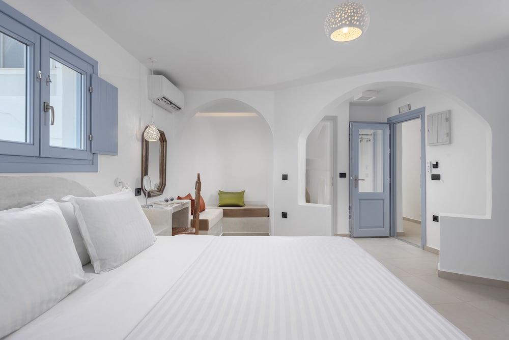Sole d'oro Luxury Suites — Hotel rooms in Oia, South Aegean