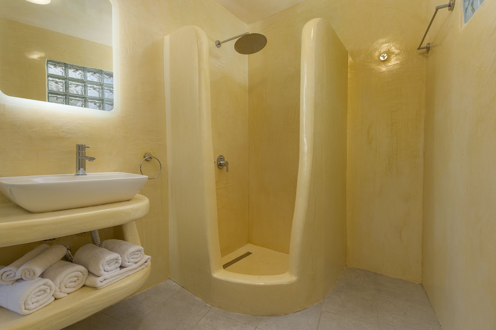Sole d'oro Luxury Suites — Hotel rooms in Oia, South Aegean