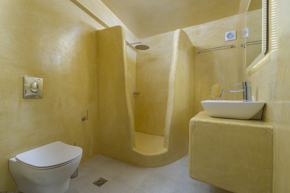 Sole d'oro Luxury Suites — Hotel rooms in Oia, South Aegean