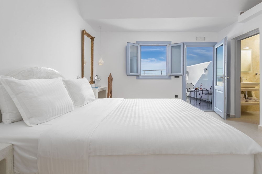 Sole d'oro Luxury Suites — Hotel rooms in Oia, South Aegean