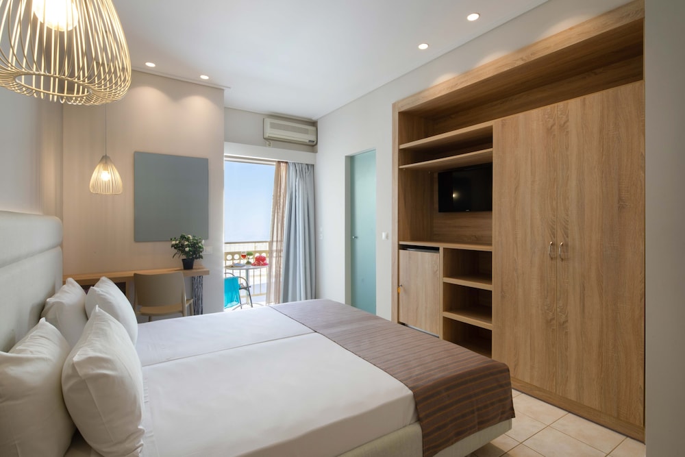 Hotel Rossis — Hotel rooms in Moraitika, Ionian Islands