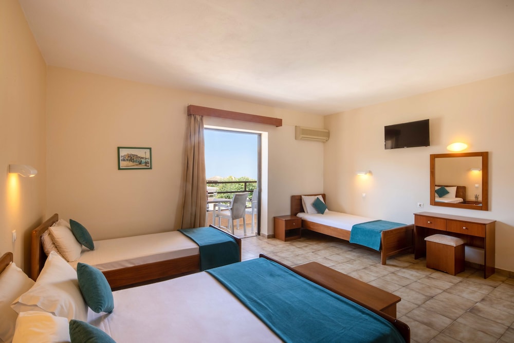 Hotel Rossis — Hotel rooms in Moraitika, Ionian Islands