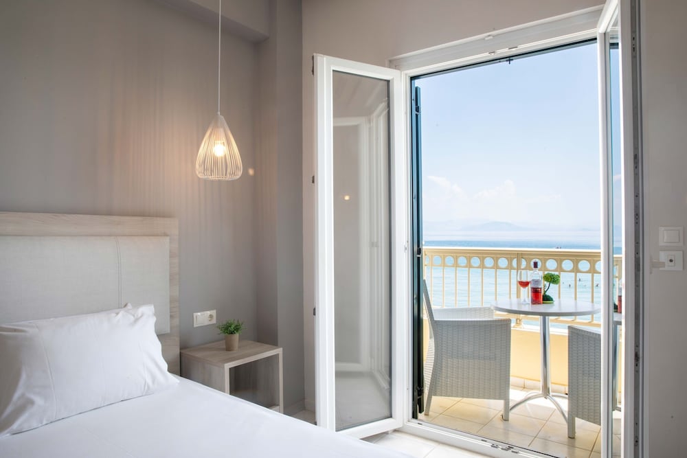 Hotel Rossis — Hotel rooms in Moraitika, Ionian Islands