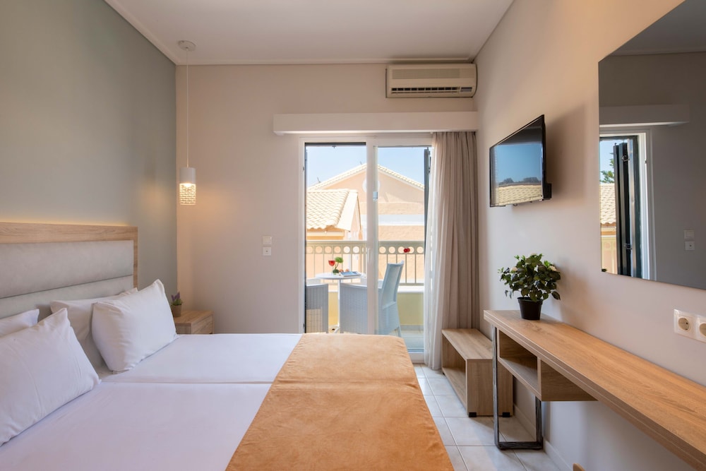 Hotel Rossis — Hotel rooms in Moraitika, Ionian Islands