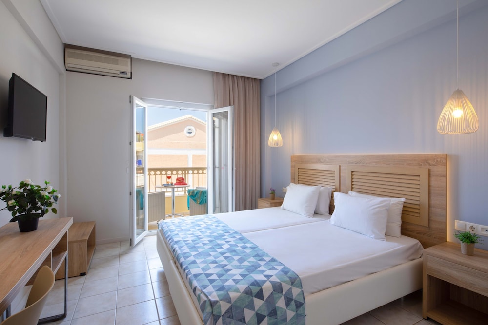 Hotel Rossis — Hotel rooms in Moraitika, Ionian Islands