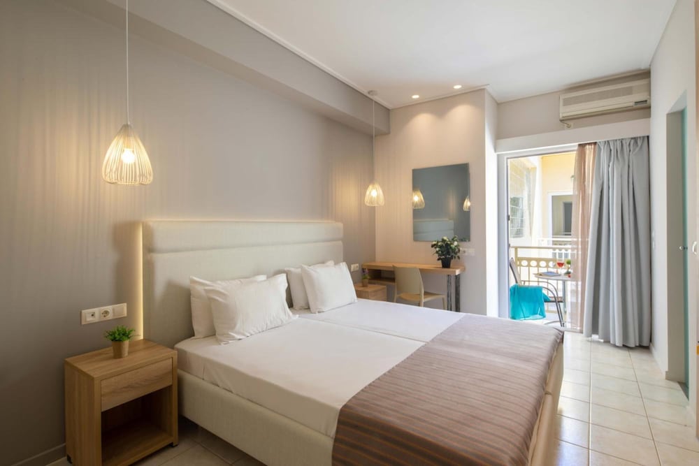 Hotel Rossis — Hotel rooms in Moraitika, Ionian Islands