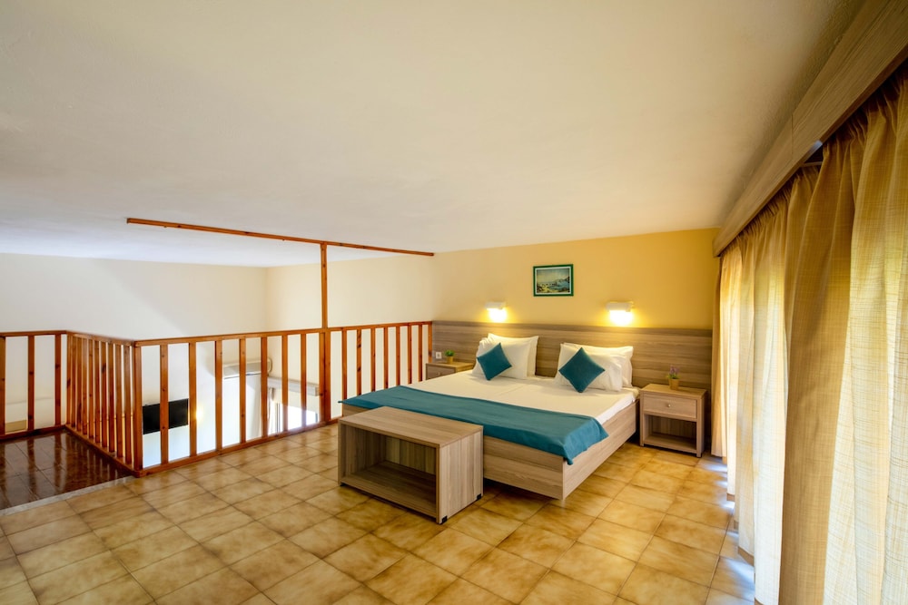 Hotel Rossis — Hotel rooms in Moraitika, Ionian Islands