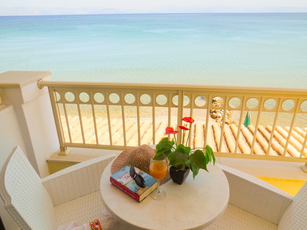 Hotel Rossis — Hotel rooms in Moraitika, Ionian Islands