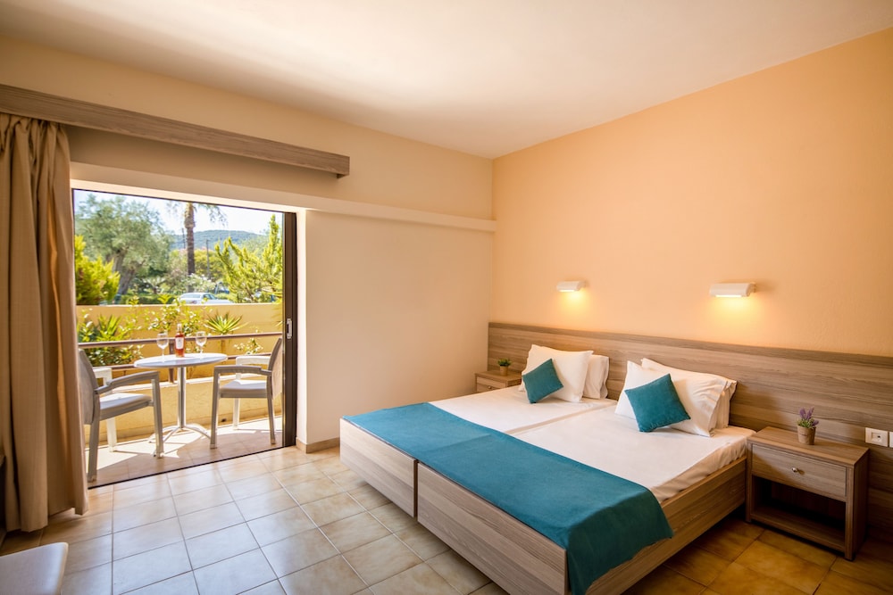 Hotel Rossis — Hotel rooms in Moraitika, Ionian Islands
