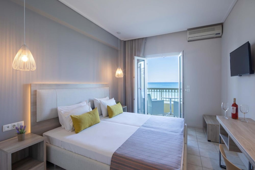 Hotel Rossis — Hotel rooms in Moraitika, Ionian Islands