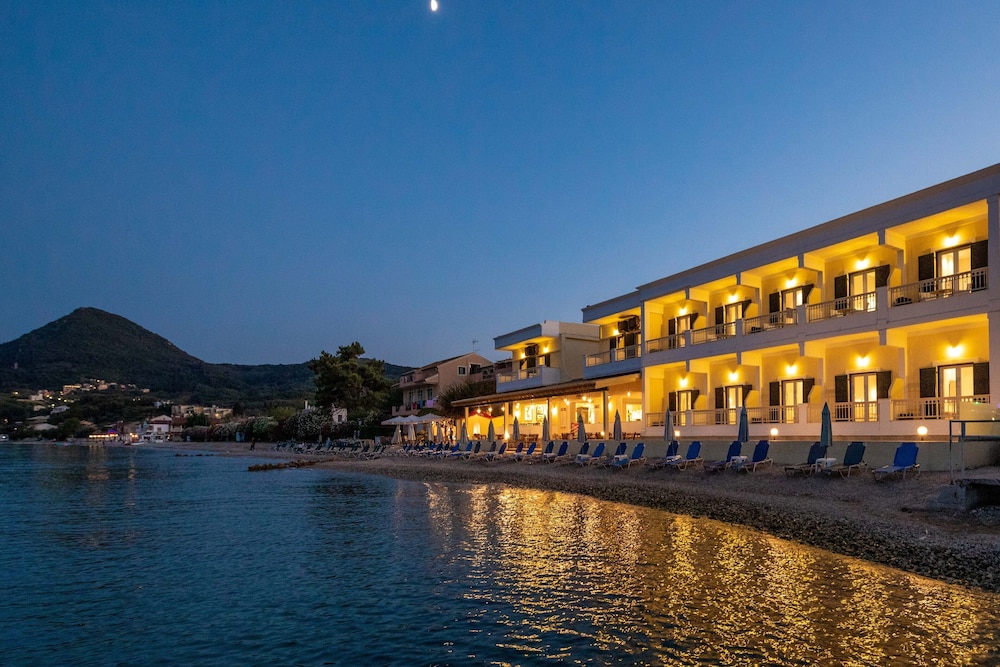 Hotel Rossis — Hotel building in Moraitika, Ionian Islands