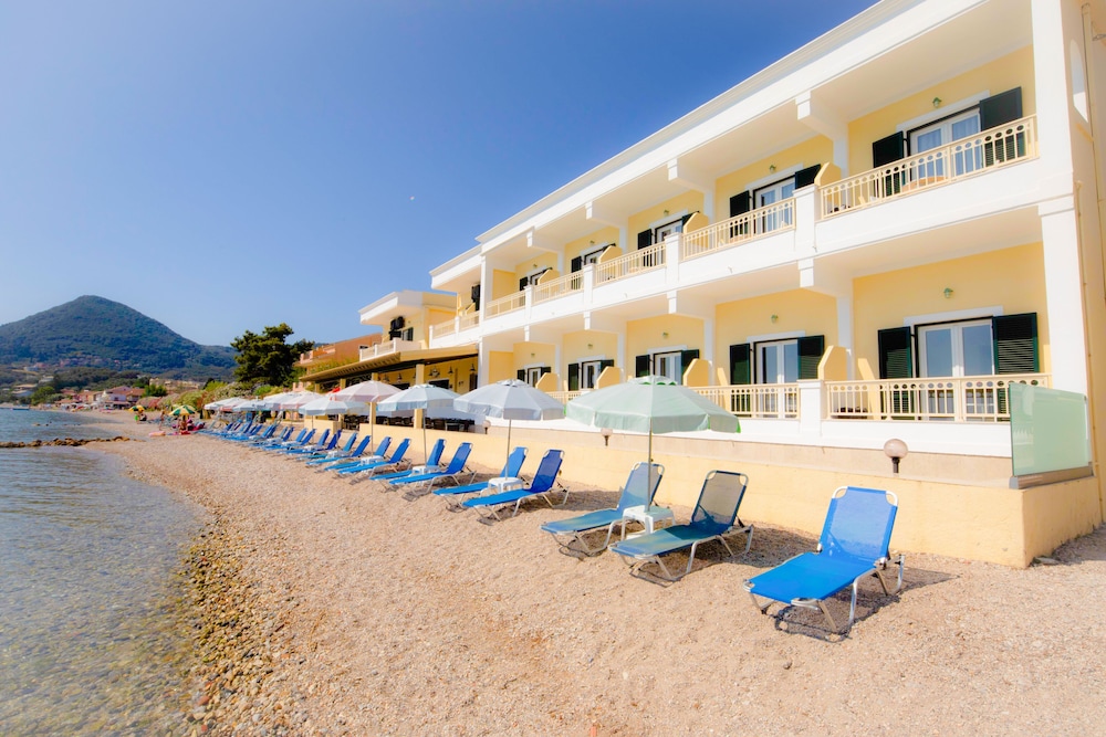 Hotel Rossis — Hotel building in Moraitika, Ionian Islands