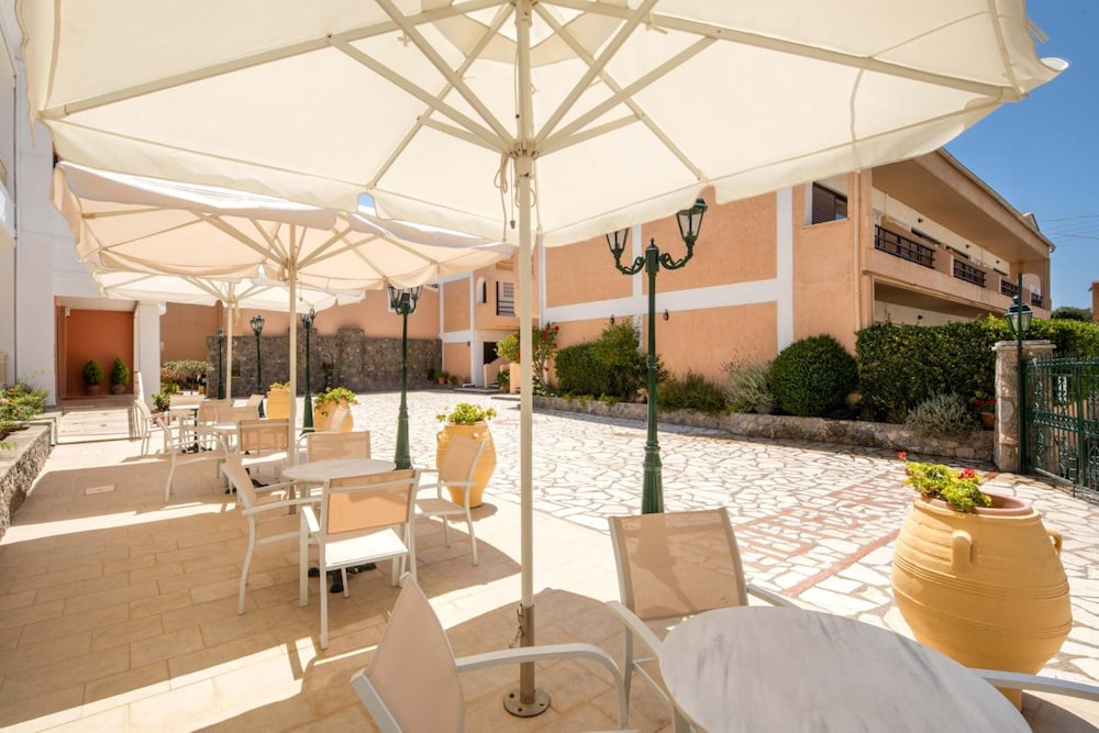 Hotel Rossis — Restaurant & bars in Moraitika, Ionian Islands