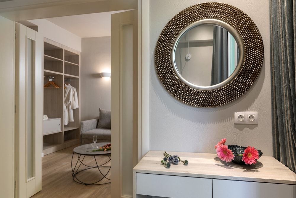Melina Oasis Boutique Hotel — Hotel rooms in Kassopei, Ionian Islands