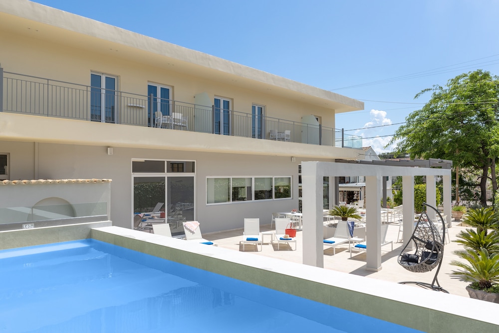 Melina Oasis Boutique Hotel — Swimming pool in Kassopei, Ionian Islands