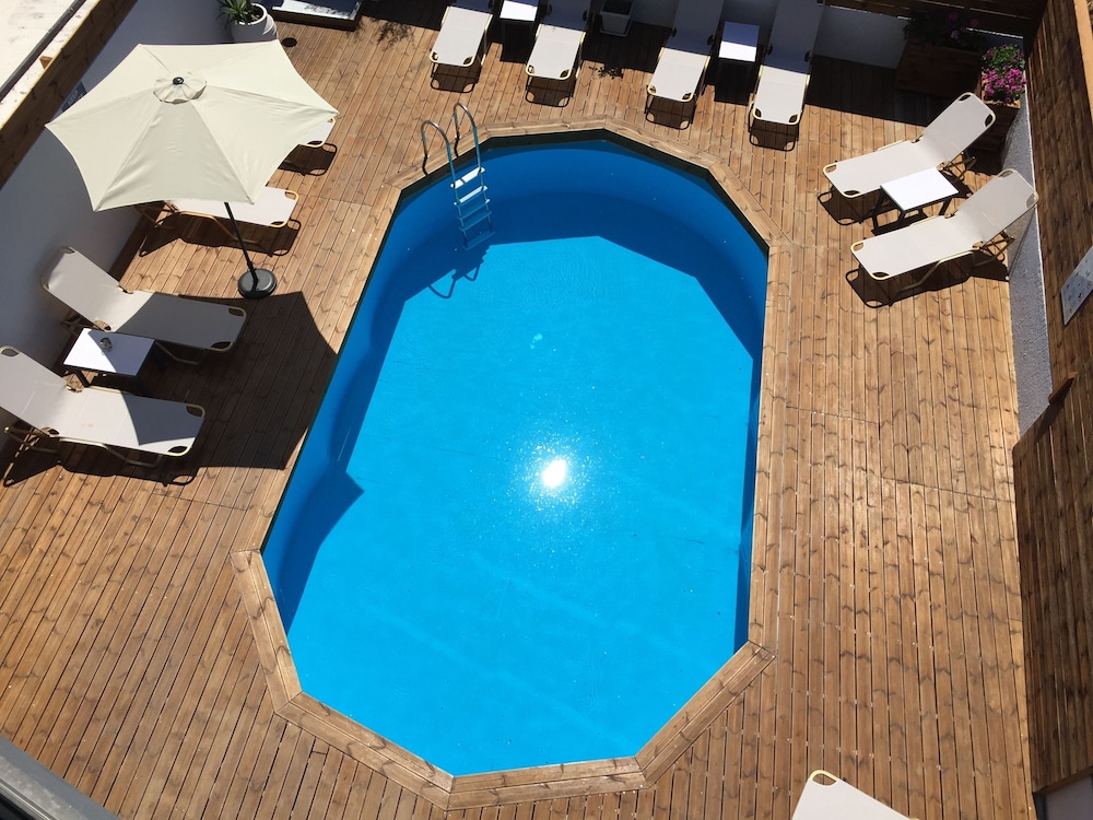 City Pearl — Swimming pool in Hersonissos