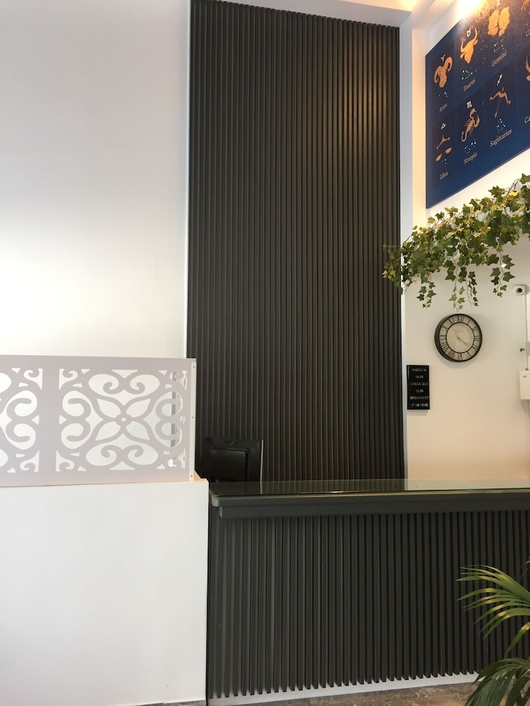 City Pearl — Hotel building in Hersonissos