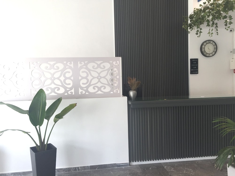 City Pearl — Hotel building in Hersonissos