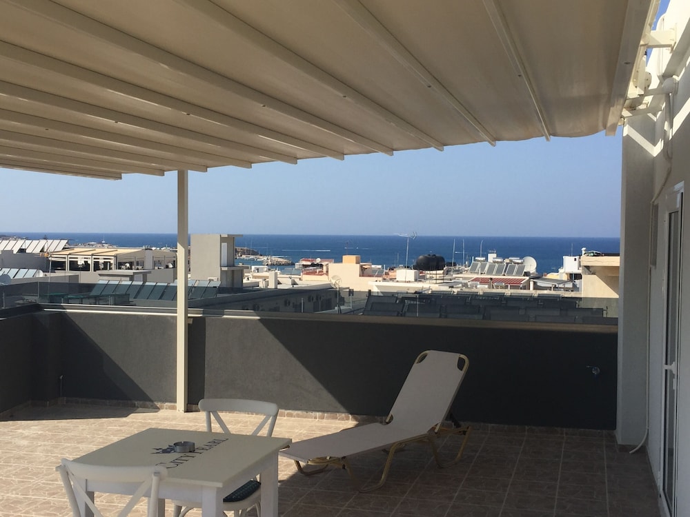 City Pearl — Hotel building in Hersonissos