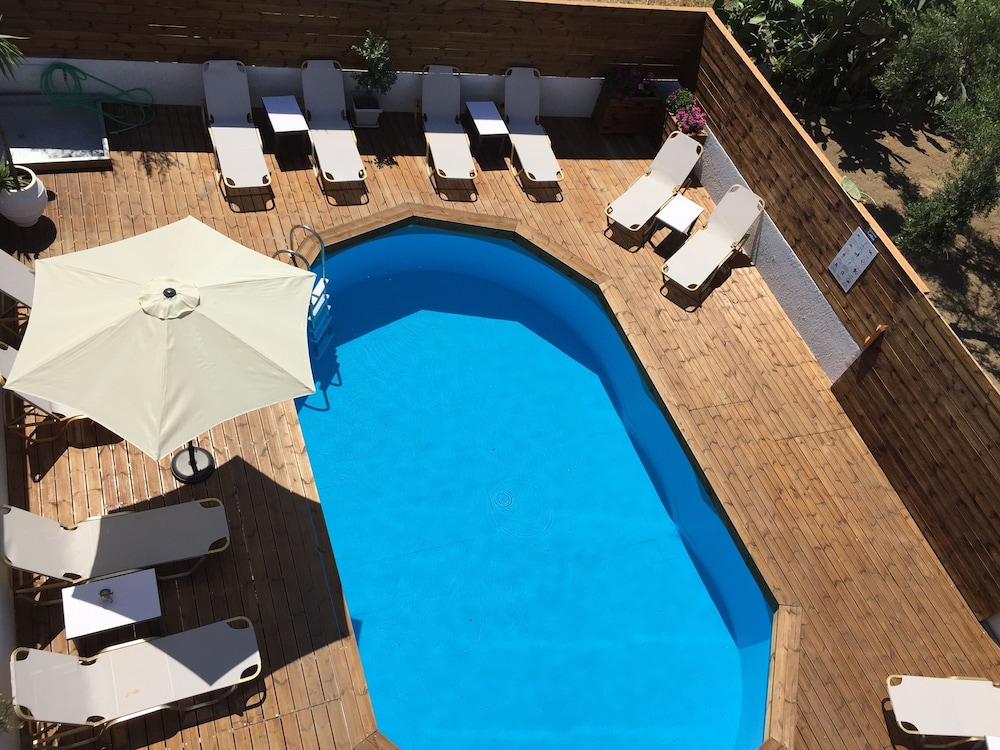 City Pearl — Swimming pool in Hersonissos